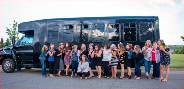 Stagette celebration photo in front of black Party Bus