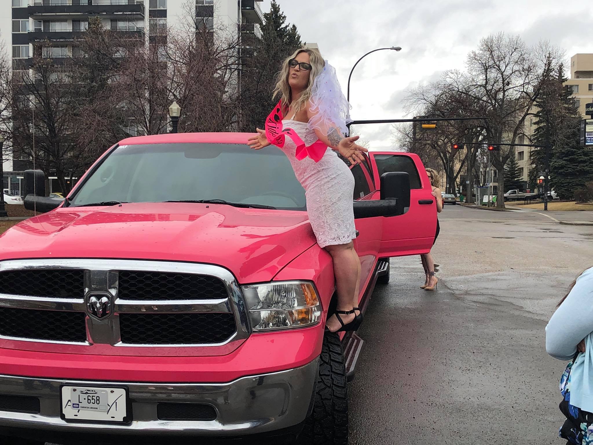 Stagette_ Pink Ram Limo