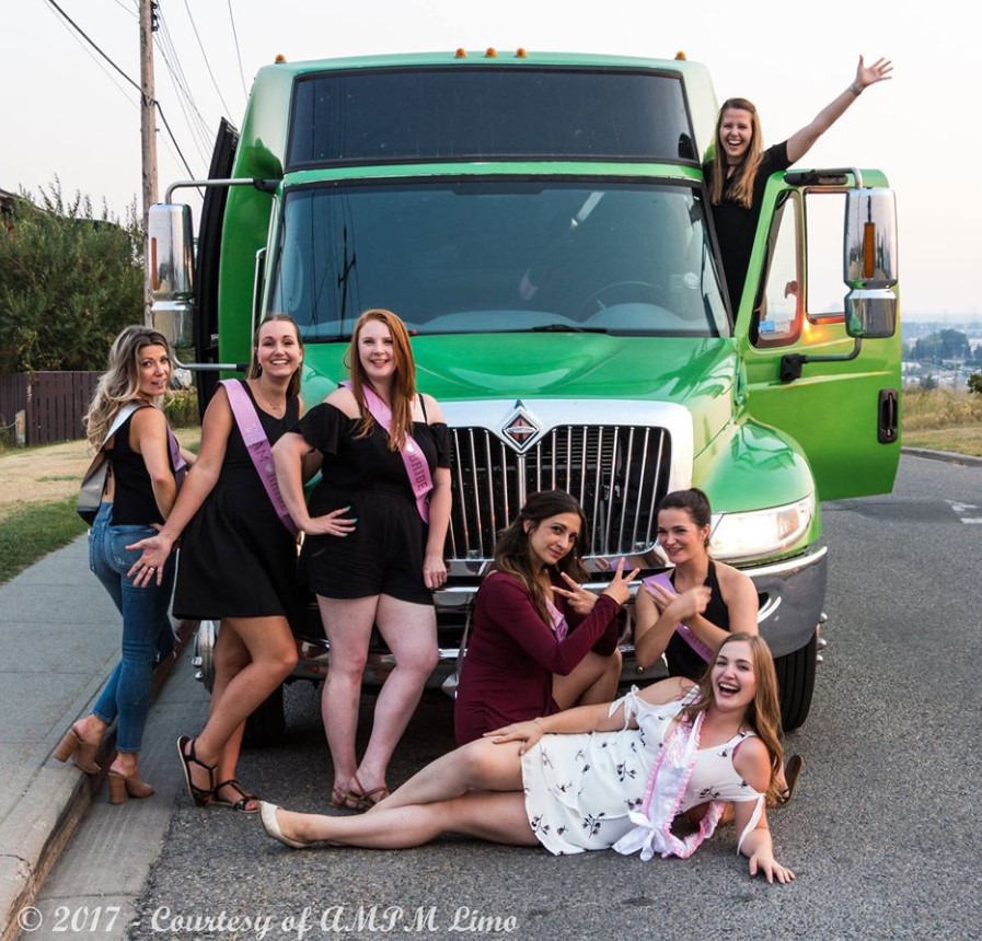 Difference Between a Limousine and a Party Bus